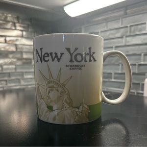 2010 Starbucks New York Collectors Series Statue of Liberty Mug